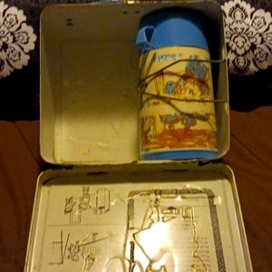 Holly hobby  lunch box an thermis.